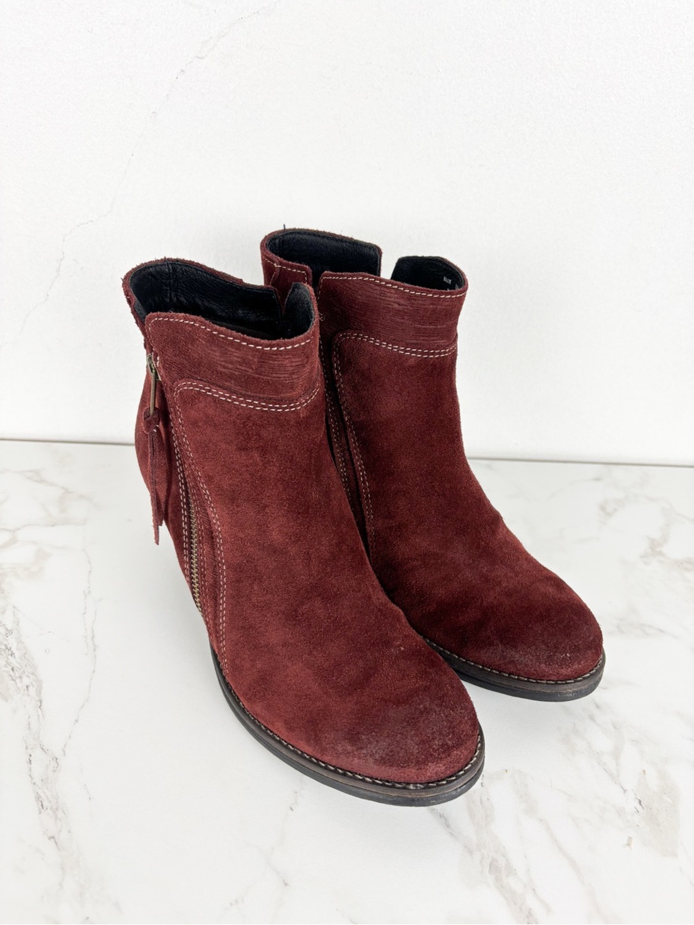 Taos Dillie Comfortable Wine Suede Ankle Booties Sz 8/8.5 - Picture 2 of 12